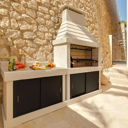 Villa Julieta Y Romeo By Bookirentals