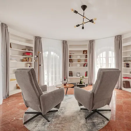 Villa Julieta Y Romeo By Bookirentals