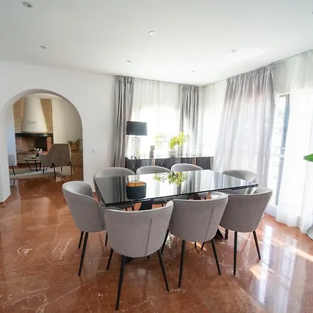 Julieta Y Romeo By Bookirentals * Benidorm