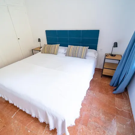 Julieta Y Romeo By Bookirentals * Benidorm