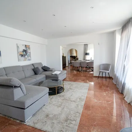 Villa Julieta Y Romeo By Bookirentals *