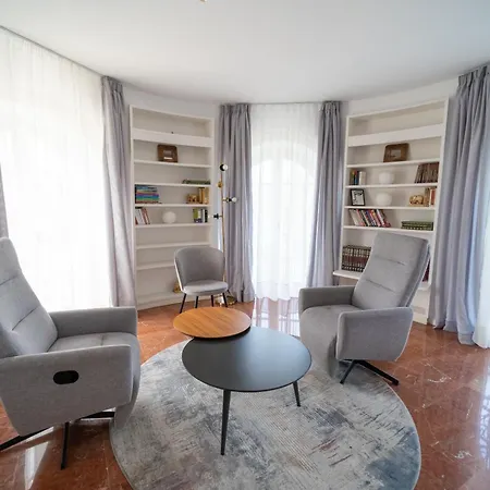 Julieta Y Romeo By Bookirentals Benidorm